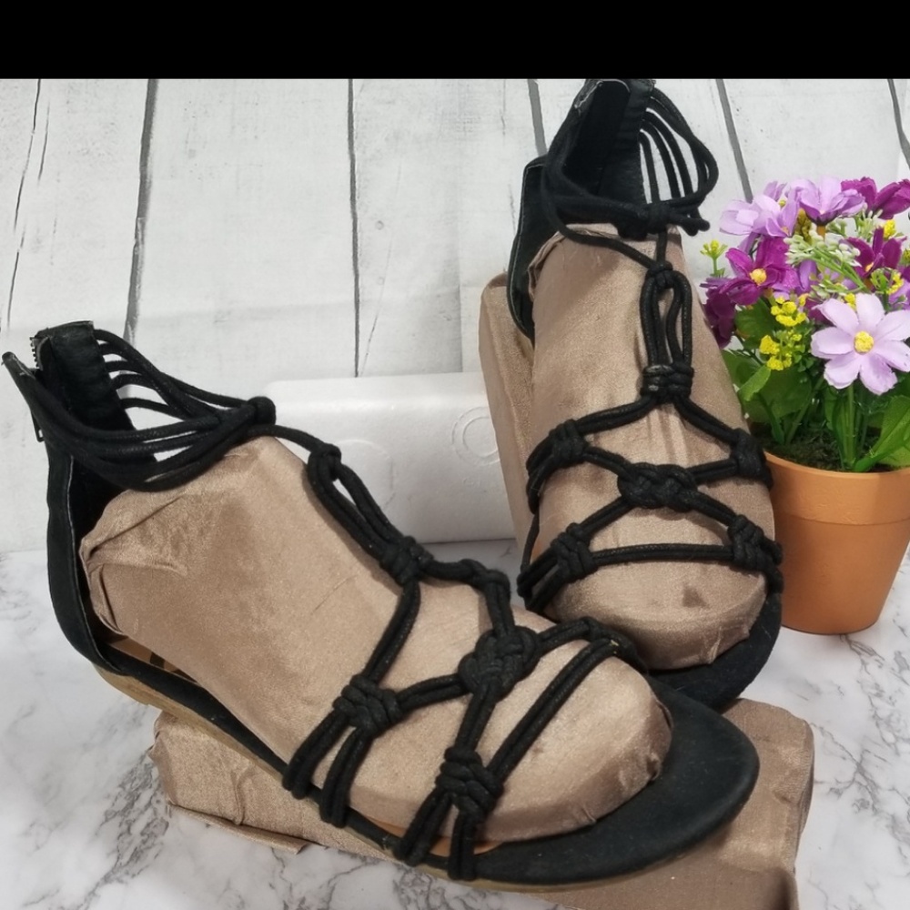 🔽Rebels Black Cord Roman Sandals🔽